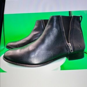 Frye Carly Zip Chelsea Women’s  Black Leather Zipper Boots like new worn once